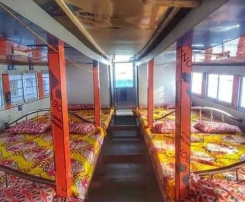 universal travel boat inside view